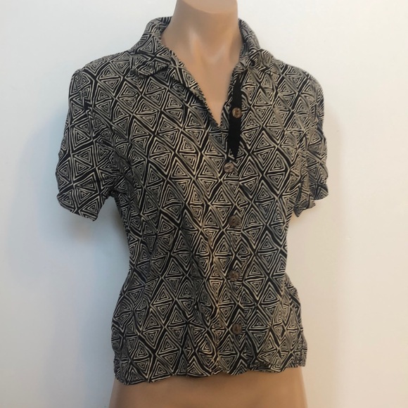 Urban Outfitters Tops - Urban Outfitters Vintage-Look Patterned Button Up Shirt - So Cute sz S / SP